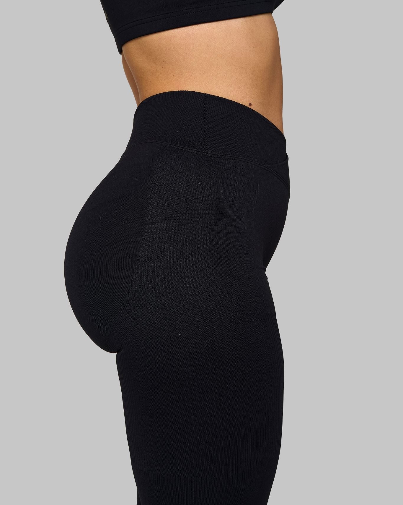 The FormCurve Flare Leggings | Night Black